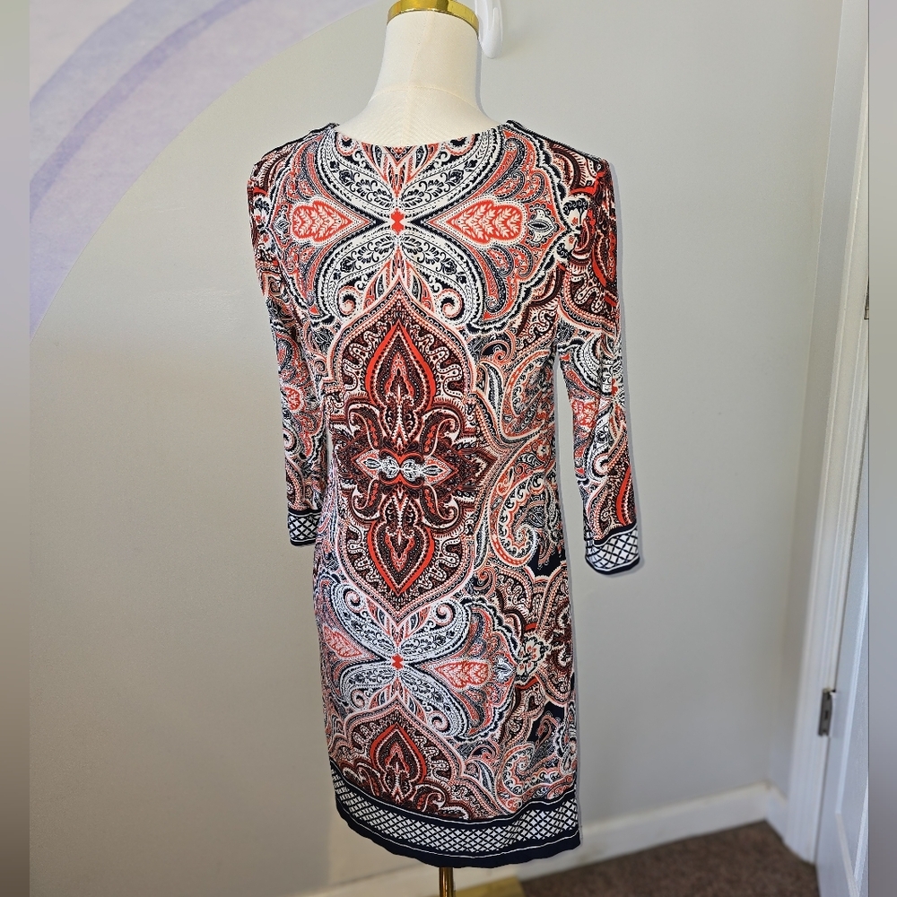 Sandra Darren | 3/4 Sleeve Keyhole Neck Printed A-Line Dress | Size 6 - Picture 2 of 6